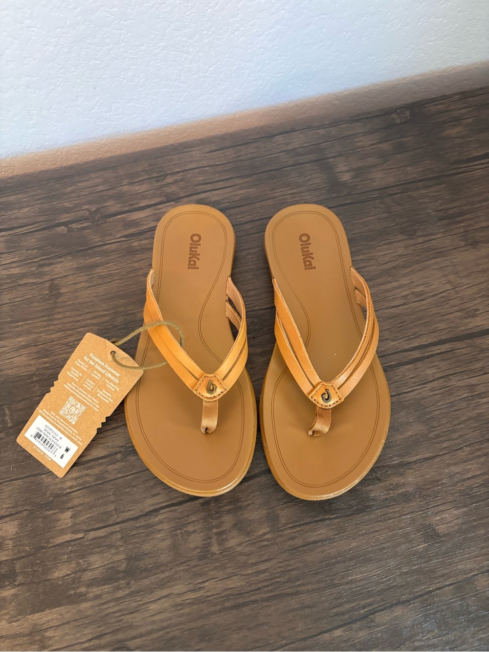 New OluKai sandals size 6